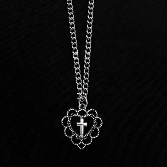 Collier avec pendentif en forme de croix en forme de cœur creux de style gothique punk